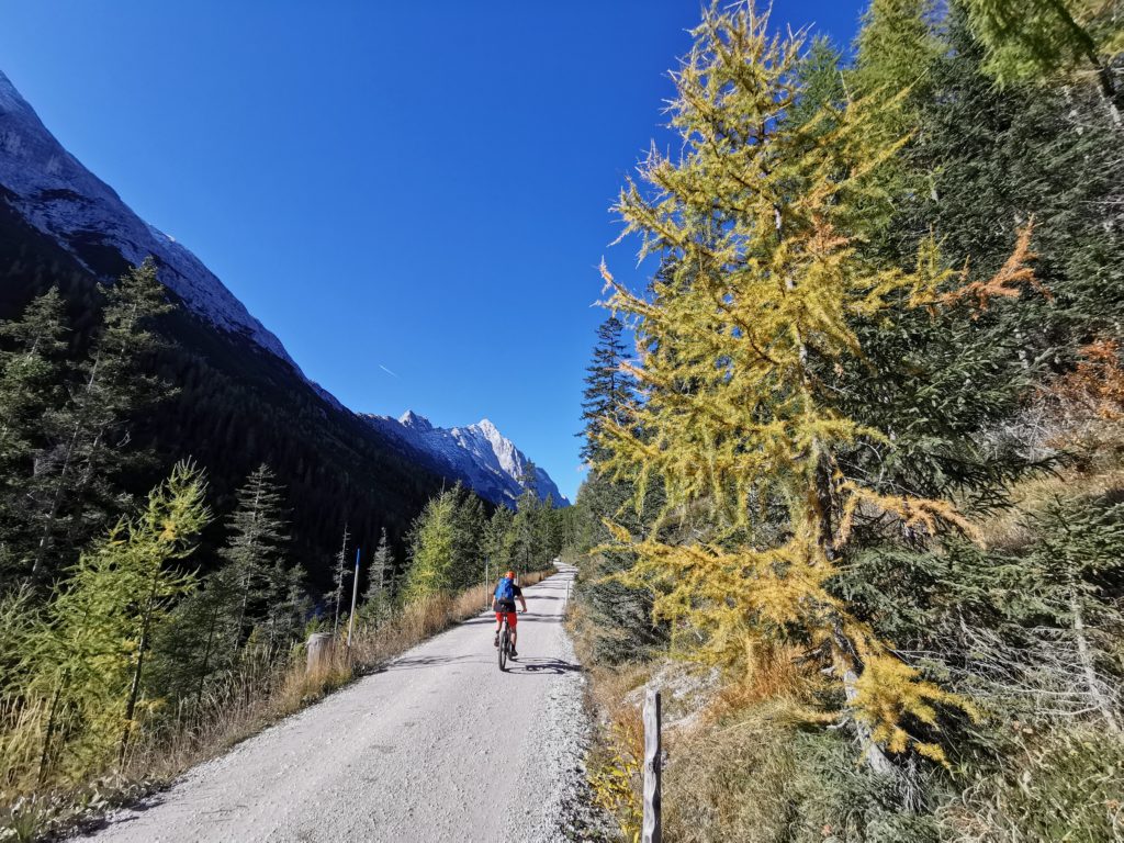 Mit dem Mountainbike durch das Gaistal zum schönen Bergsee