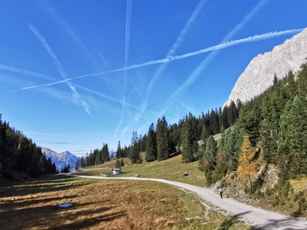 Die kleine Pestkapelle und die große Zugspitze