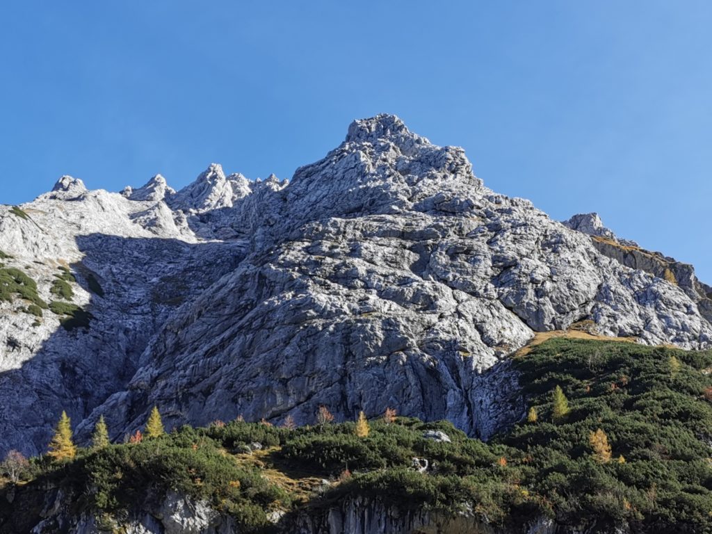 Die kahlen Felsen oberhalb vom Seebensee Ehrwald