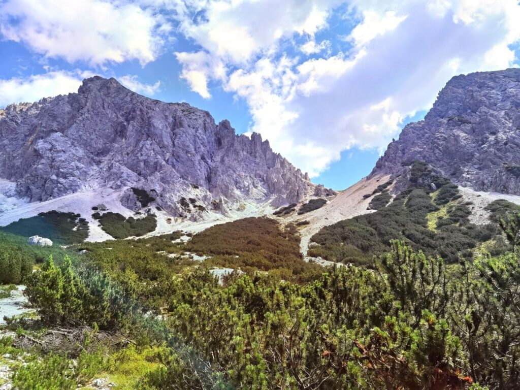 Die Felsen der Mieminger Kette auf dem Weg zum Lehnberghaus